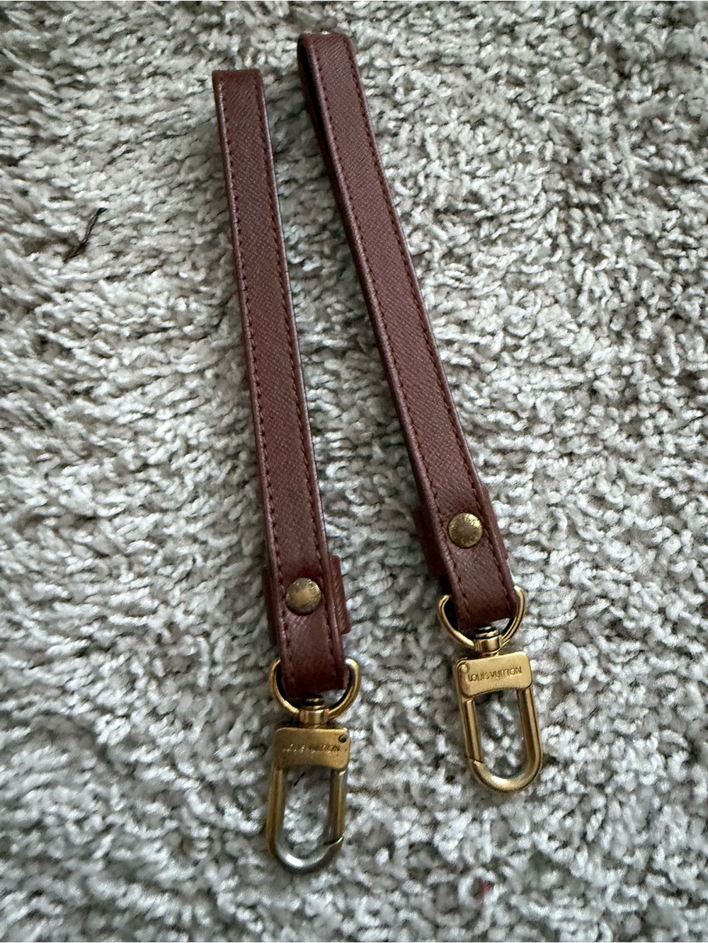 Louis Vuitton clutch strap B27